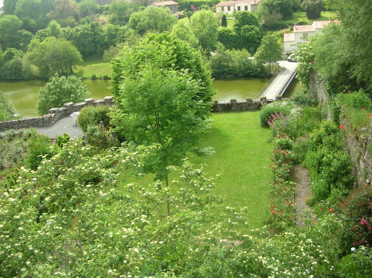 B&B "Les Remparts" Vouvant Экстерьер фото
